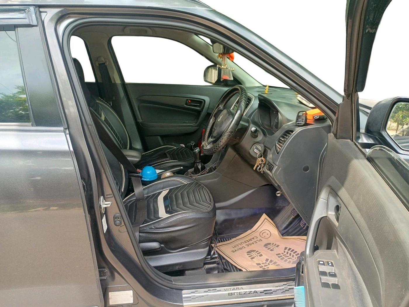 2017 Maruti Vitara Brezza VDI (O), Diesel, Manual, 1,12,510 km, interior