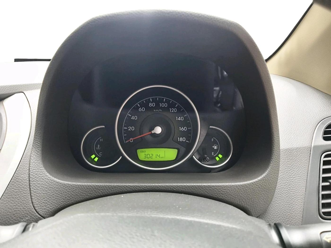 2013 Hyundai Eon MAGNA +, Petrol, Manual, 30,214 km, interior