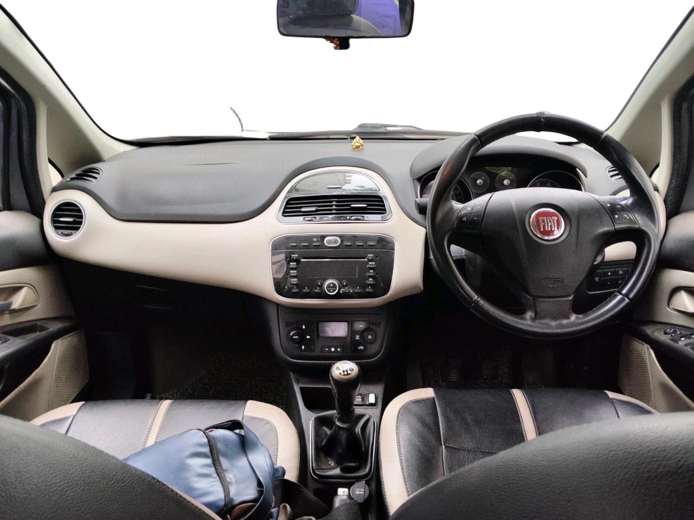 2015 Fiat Punto EVO EMOTION 1.3 MULTIJET, Diesel, Manual, 1,21,502 km, interior