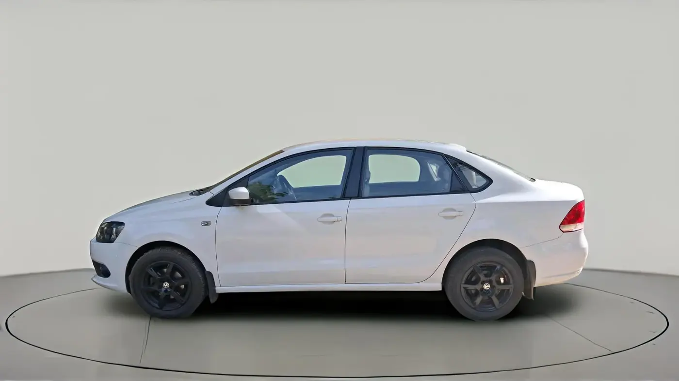 2013 Volkswagen Vento HIGHLINE 1.6 MPI, Petrol, Manual, 1,09,420 km, exterior