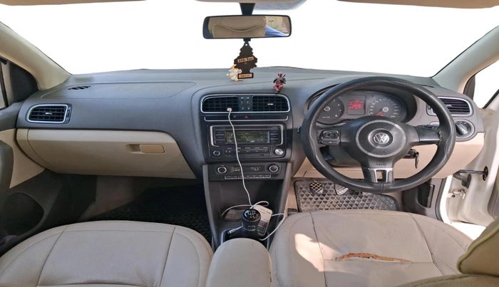 2013 Volkswagen Vento HIGHLINE 1.6 MPI, Petrol, Manual, 1,09,420 km, interior