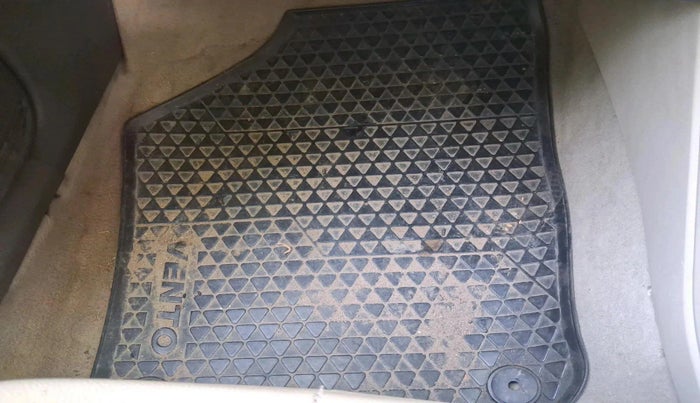 2013 Volkswagen Vento HIGHLINE 1.6 MPI, Petrol, Manual, 1,09,420 km, interior