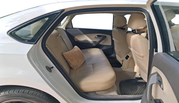 2013 Volkswagen Vento HIGHLINE 1.6 MPI, Petrol, Manual, 1,09,420 km, interior