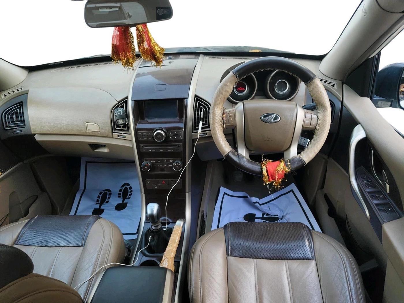2014 Mahindra XUV500 W8, Diesel, Manual, 2,36,068 km, interior