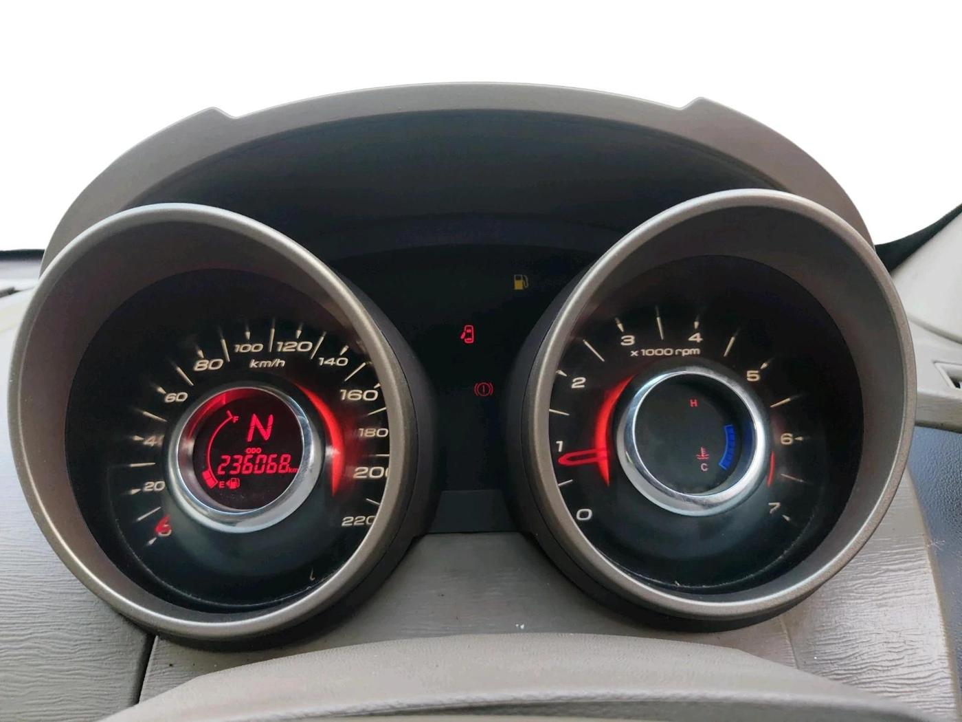 2014 Mahindra XUV500 W8, Diesel, Manual, 2,36,068 km, interior