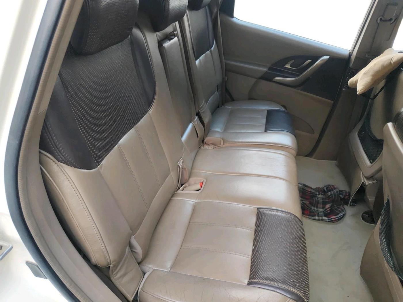 2014 Mahindra XUV500 W8, Diesel, Manual, 2,36,068 km, interior