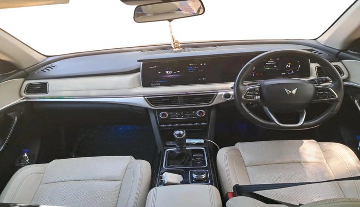 2024 Mahindra XUV700 AX7 Luxury Pack Diesel MT 7 STR, Diesel, Manual, 1,27,115 km, interior