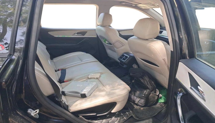 2024 Mahindra XUV700 AX7 Luxury Pack Diesel MT 7 STR, Diesel, Manual, 1,27,115 km, interior