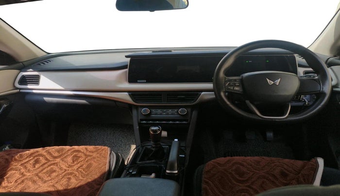 2023 Mahindra XUV700 AX 5 D MT 7 STR, Diesel, Manual, 39,457 km, interior