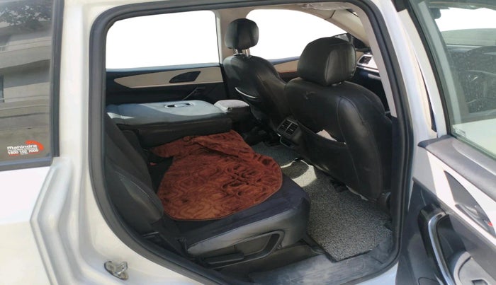 2023 Mahindra XUV700 AX 5 D MT 7 STR, Diesel, Manual, 39,457 km, interior