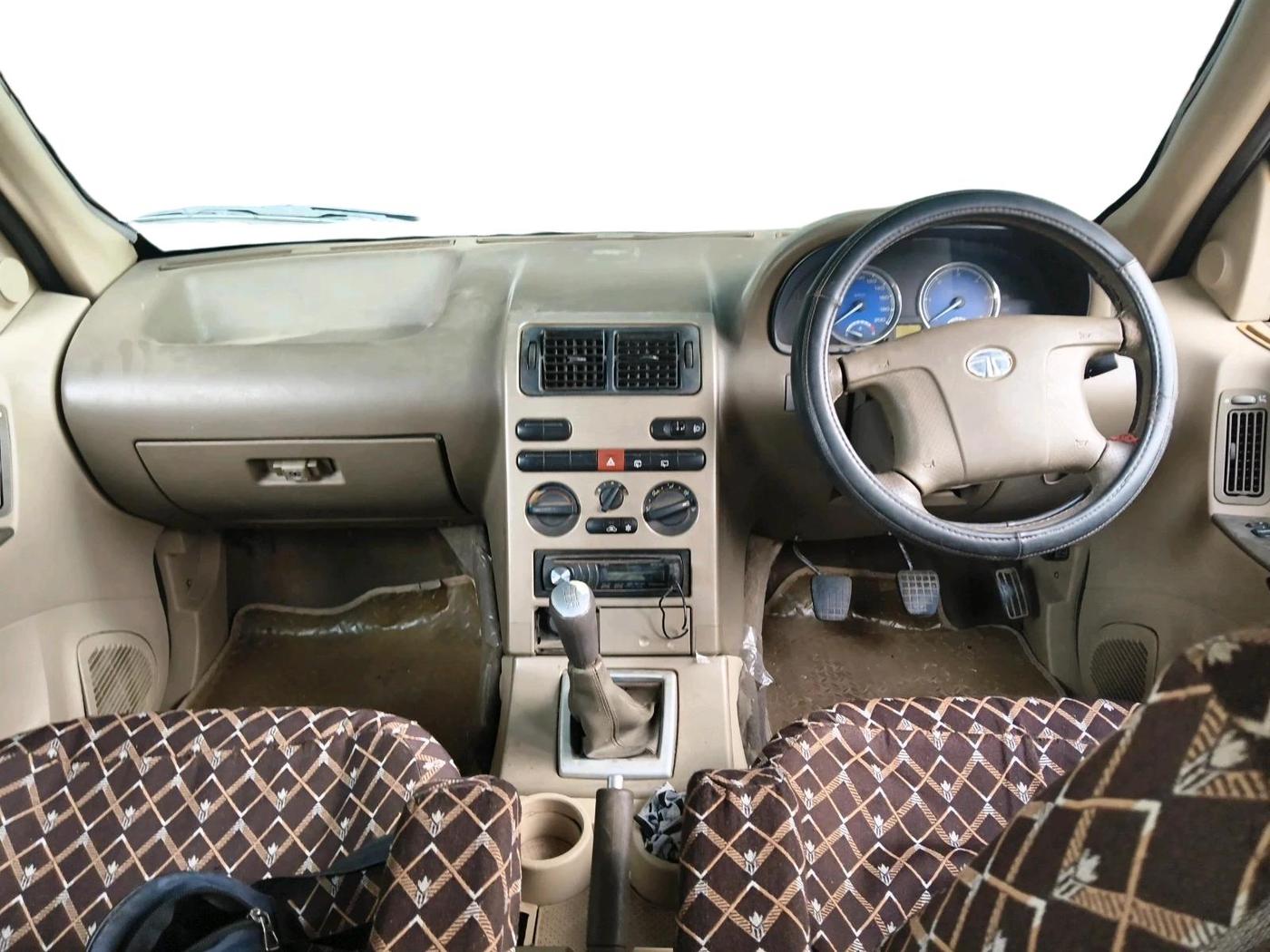 2011 Tata Safari 4X2 LX DICOR 2.2 VTT, Diesel, Manual, 1,19,753 km, interior