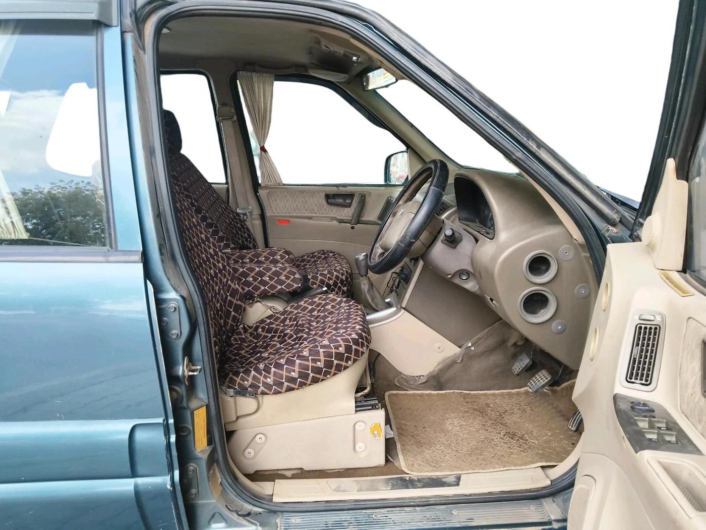 2011 Tata Safari 4X2 LX DICOR 2.2 VTT, Diesel, Manual, 1,19,753 km, interior