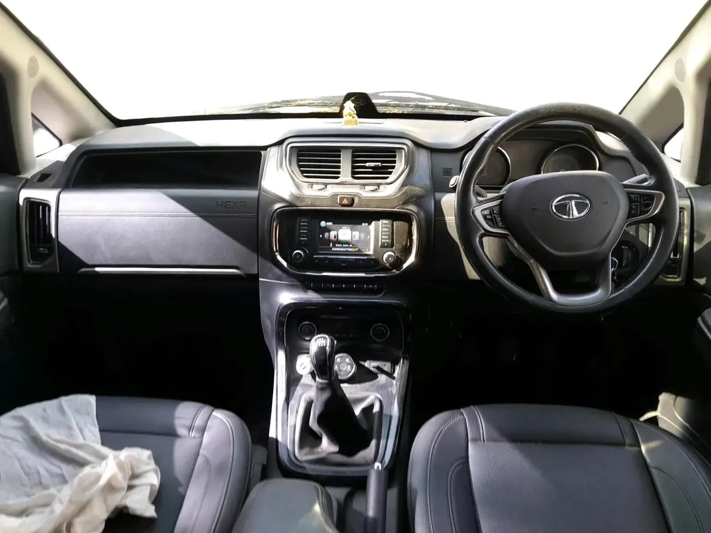 2018 Tata Hexa XT 4X2 7 STR, Diesel, Manual, 1,00,010 km, interior