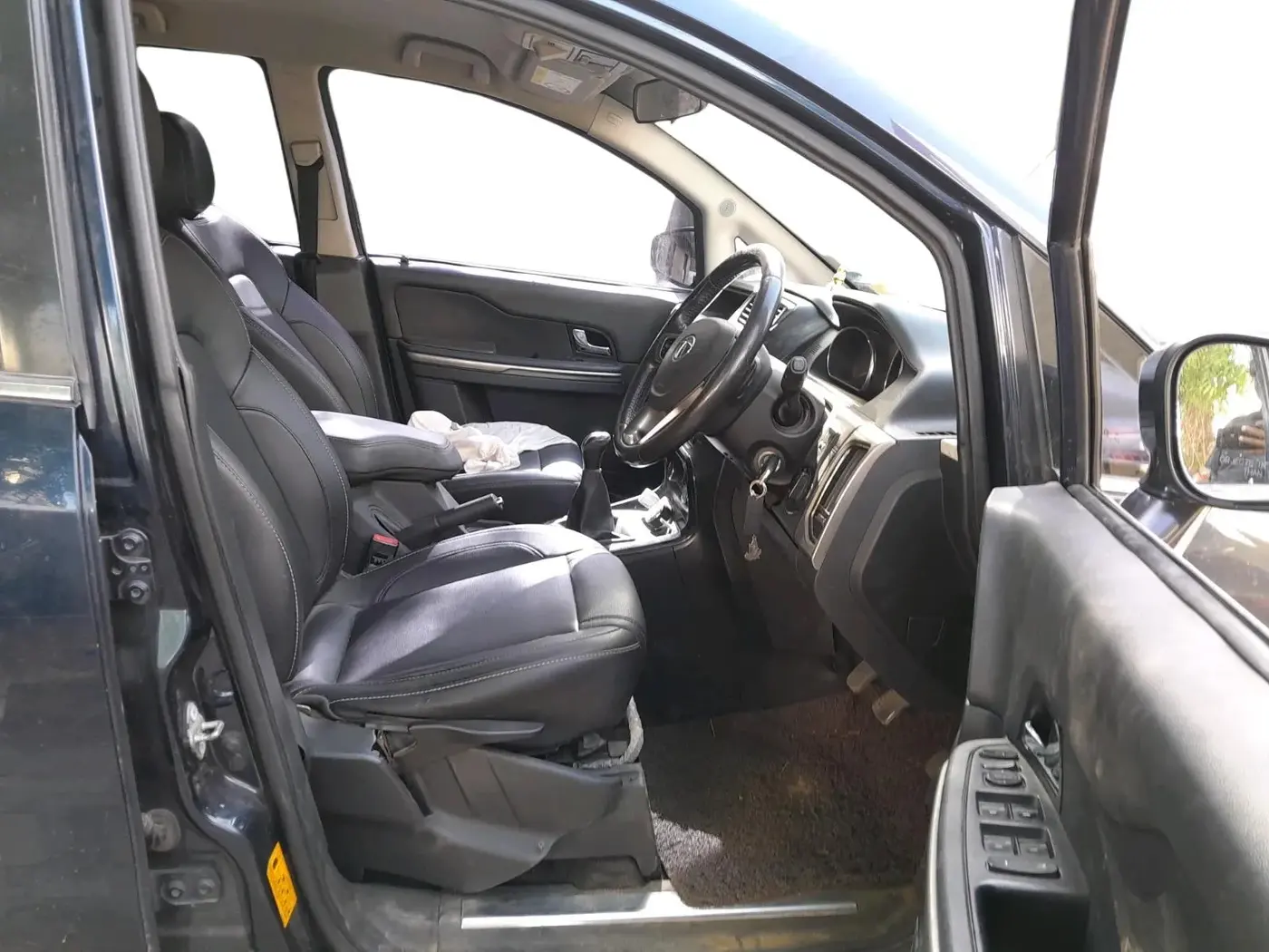 2018 Tata Hexa XT 4X2 7 STR, Diesel, Manual, 1,00,010 km, interior