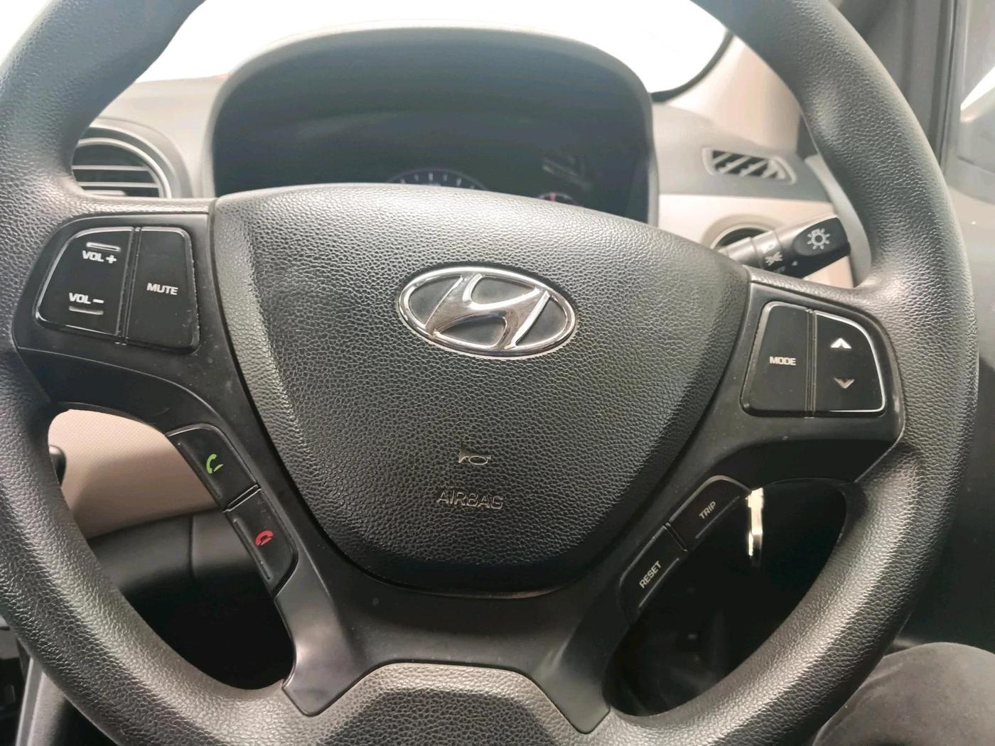 2016 Hyundai Xcent SX 1.1 CRDI, Diesel, Manual, 2,15,824 km, interior