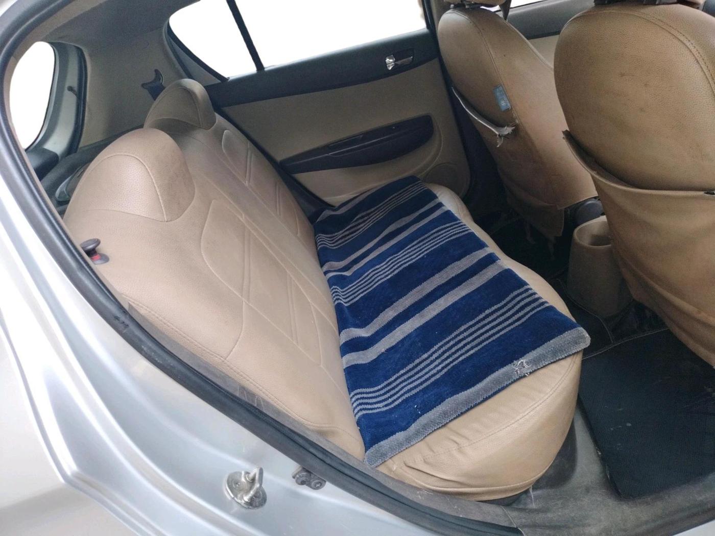 2011 Hyundai i20 MAGNA 1.2, CNG, Manual, 1,10,727 km, interior