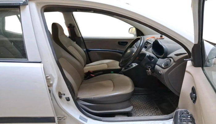 2015 Hyundai i10 MAGNA 1.1, CNG, Manual, 1,10,100 km, interior