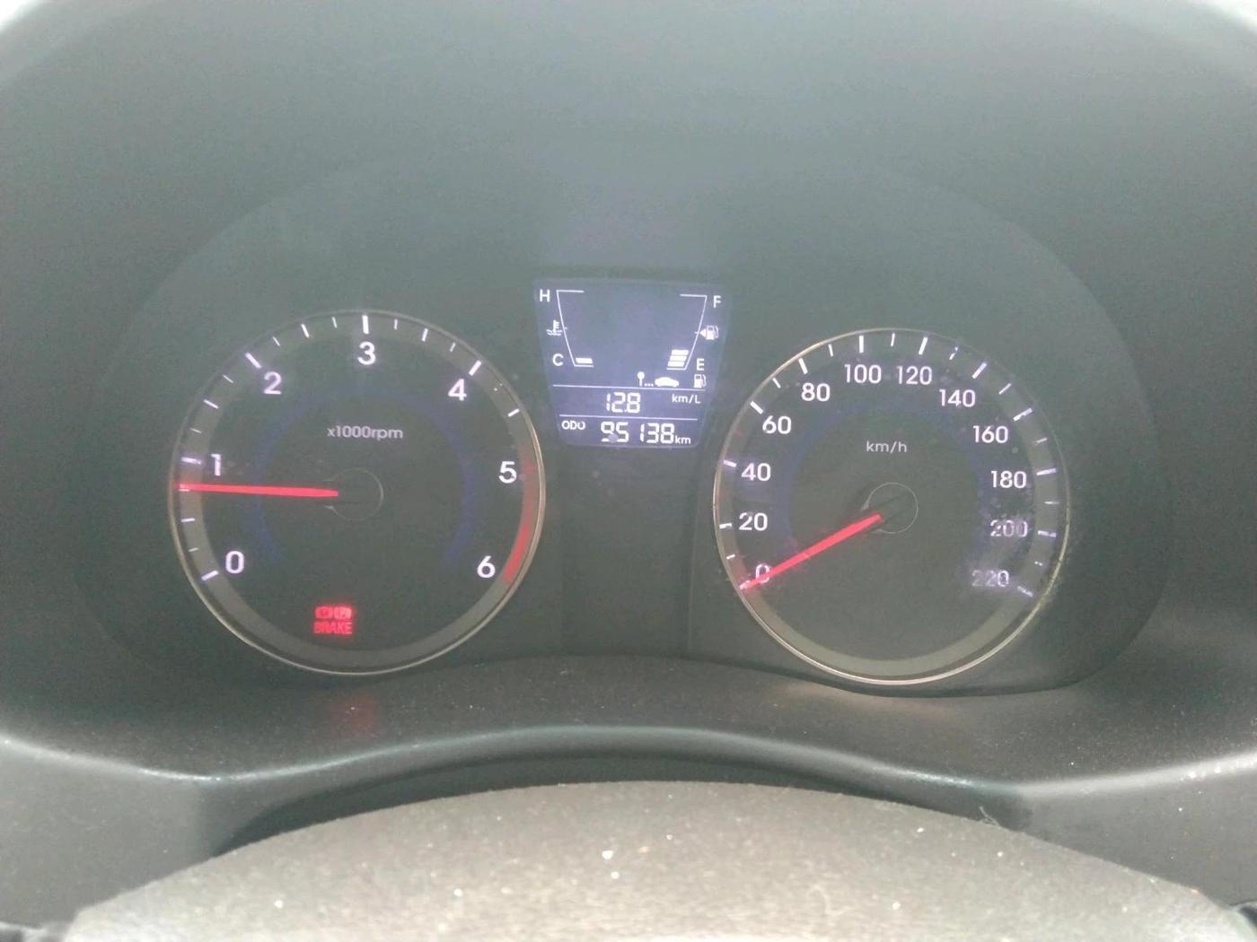 2013 Hyundai Verna FLUIDIC 1.6 CRDI EX, Diesel, Manual, 95,138 km, interior
