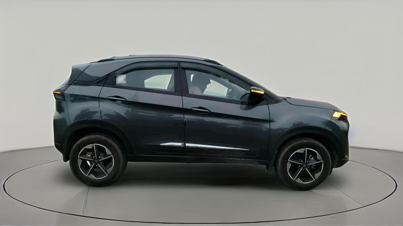 2025 Tata NEXON CREATIVE+ SUNROOF AMT 1.2 PETROL, Petrol, Automatic, 17,672 km, exterior