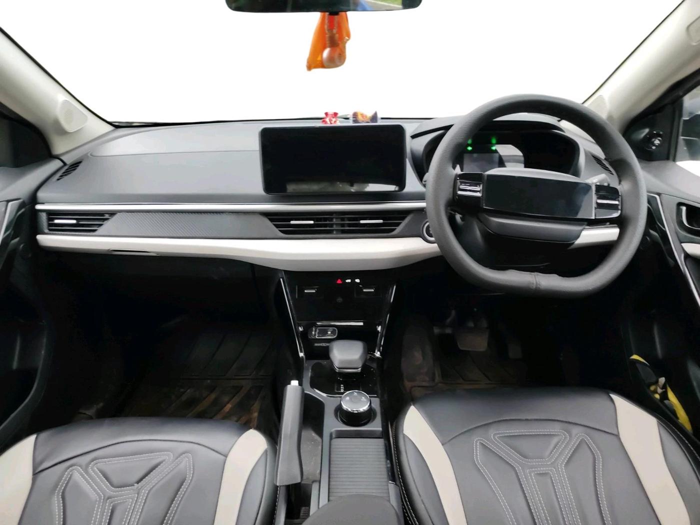2025 Tata NEXON CREATIVE+ SUNROOF AMT 1.2 PETROL, Petrol, Automatic, 17,672 km, interior
