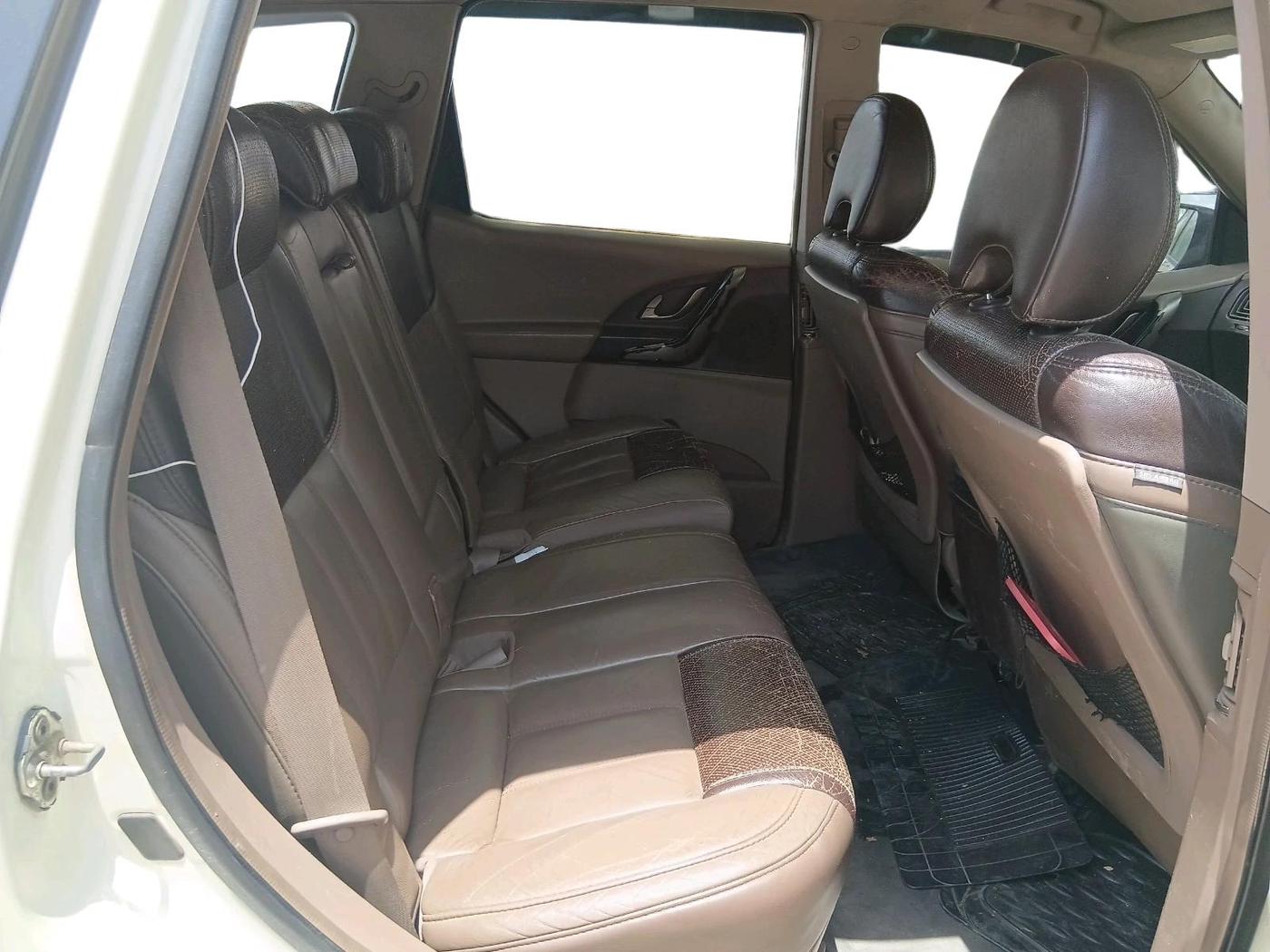 2012 Mahindra XUV500 W8, Diesel, Manual, 1,38,852 km, interior