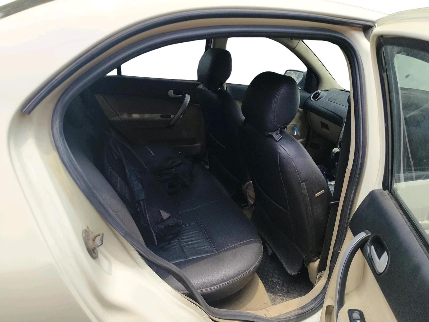 2015 Ford Fiesta TITANIUM DIESEL, Diesel, Manual, 2,14,324 km, interior
