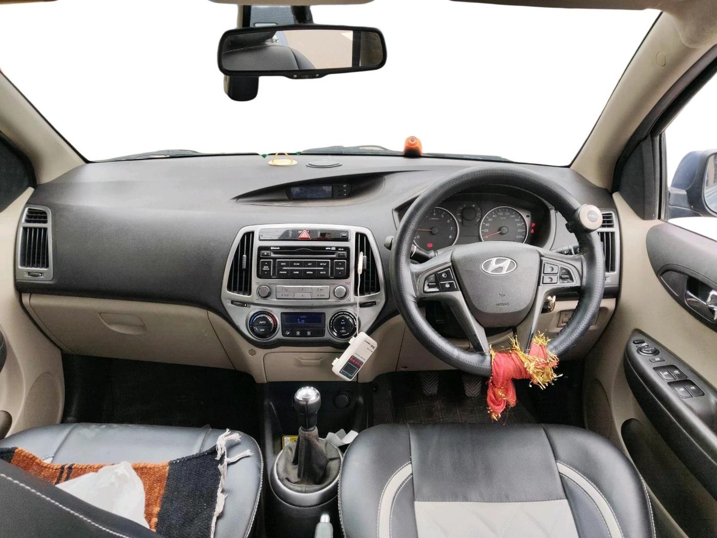 2013 Hyundai i20 SPORTZ 1.2, Petrol, Manual, 75,962 km, interior