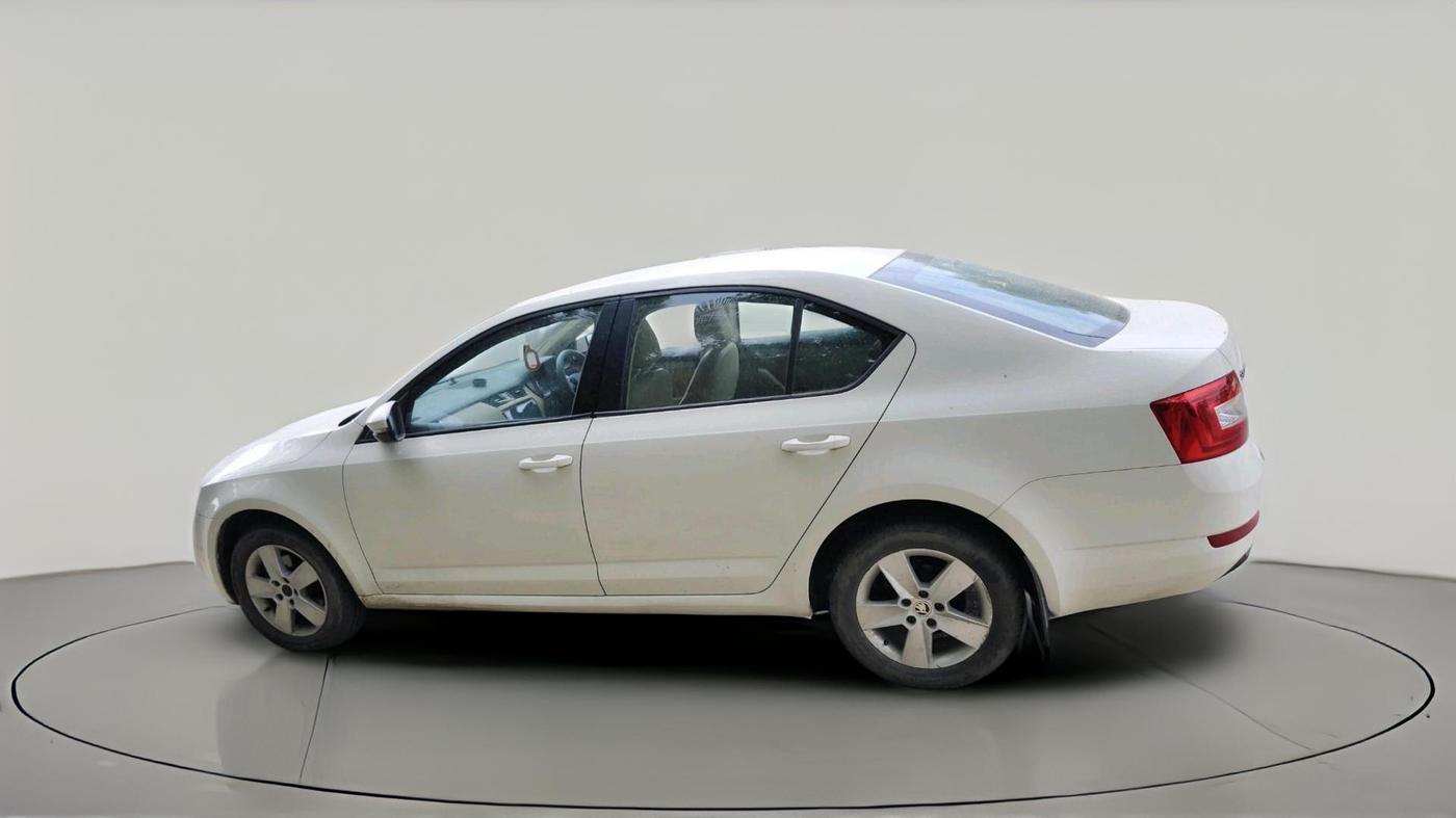 2014 Skoda Octavia ACTIVE 1.4 TSI, Petrol, Manual, 1,11,341 km, exterior