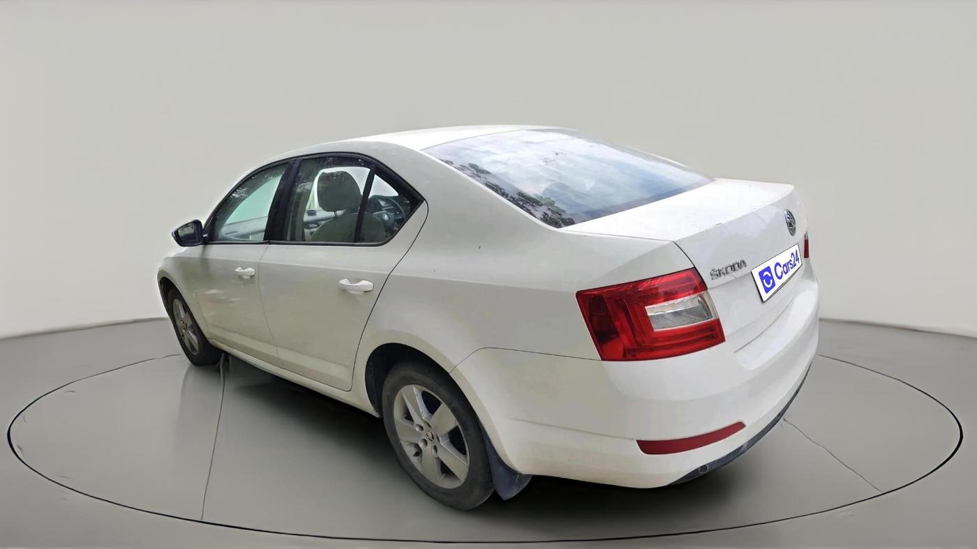 2014 Skoda Octavia ACTIVE 1.4 TSI, Petrol, Manual, 1,11,341 km, exterior