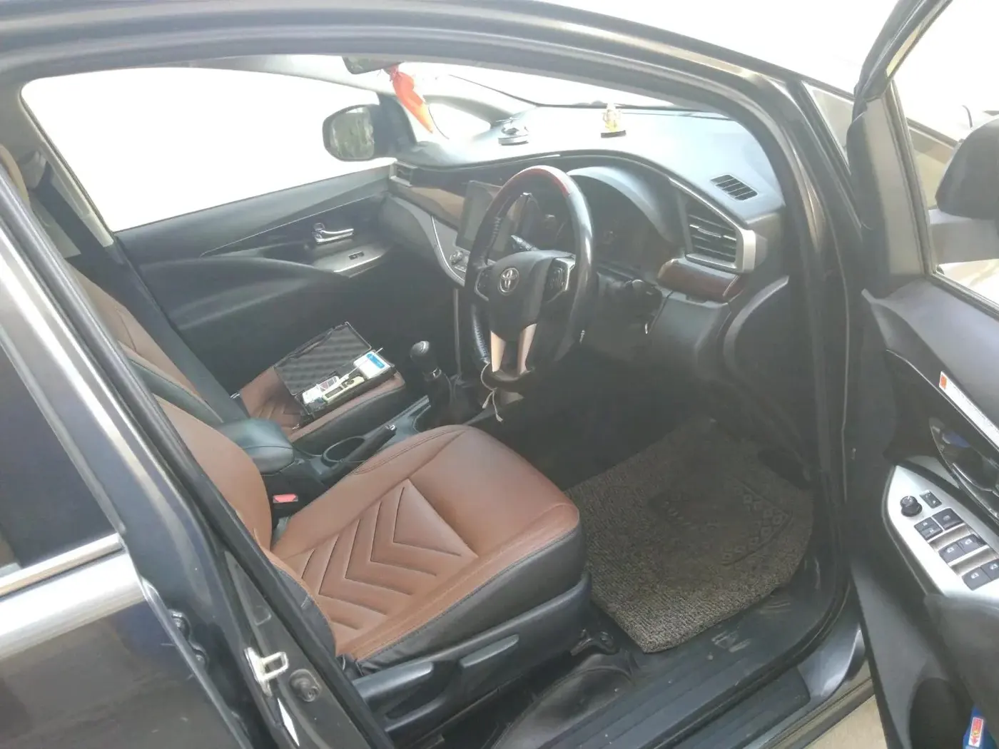 2021 Toyota Innova Crysta 2.4 VX 8 STR, Diesel, Manual, 1,19,000 km, interior