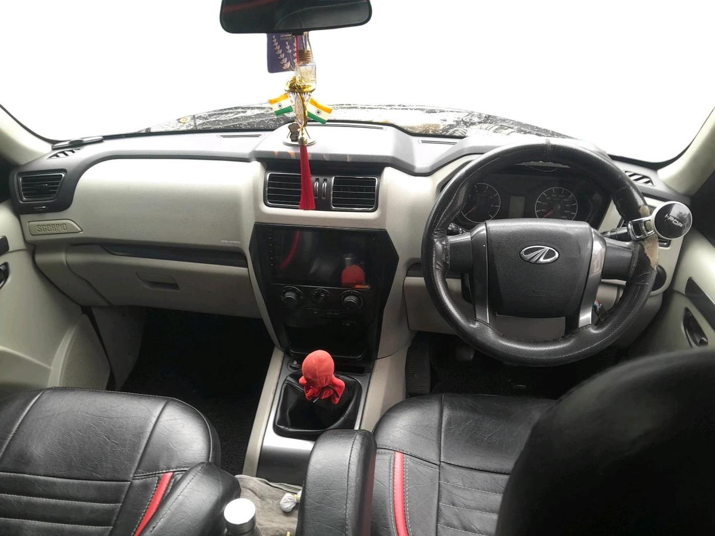 2018 Mahindra Scorpio S7, Diesel, Manual, 1,77,246 km, interior