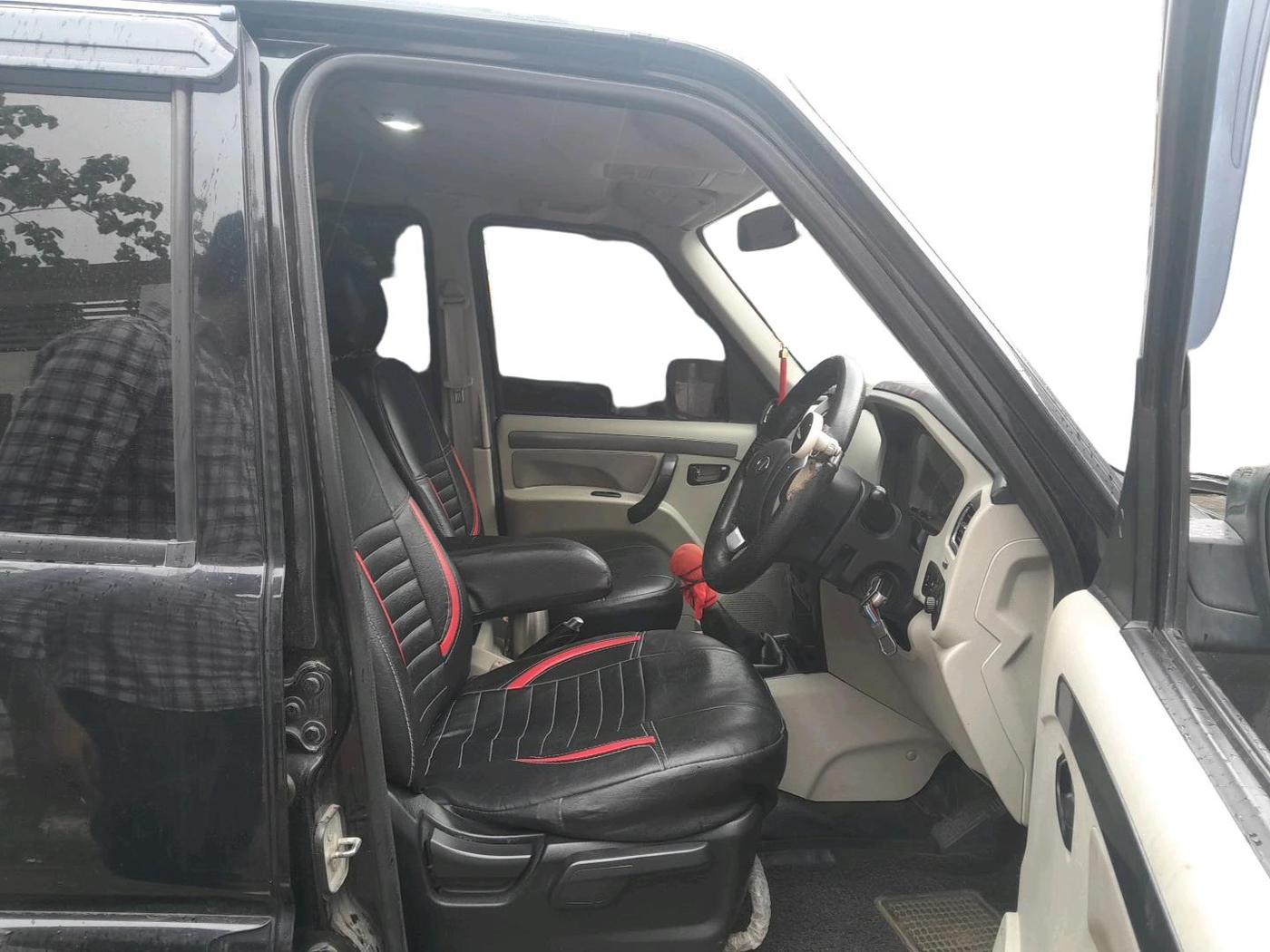 2018 Mahindra Scorpio S7, Diesel, Manual, 1,77,246 km, interior