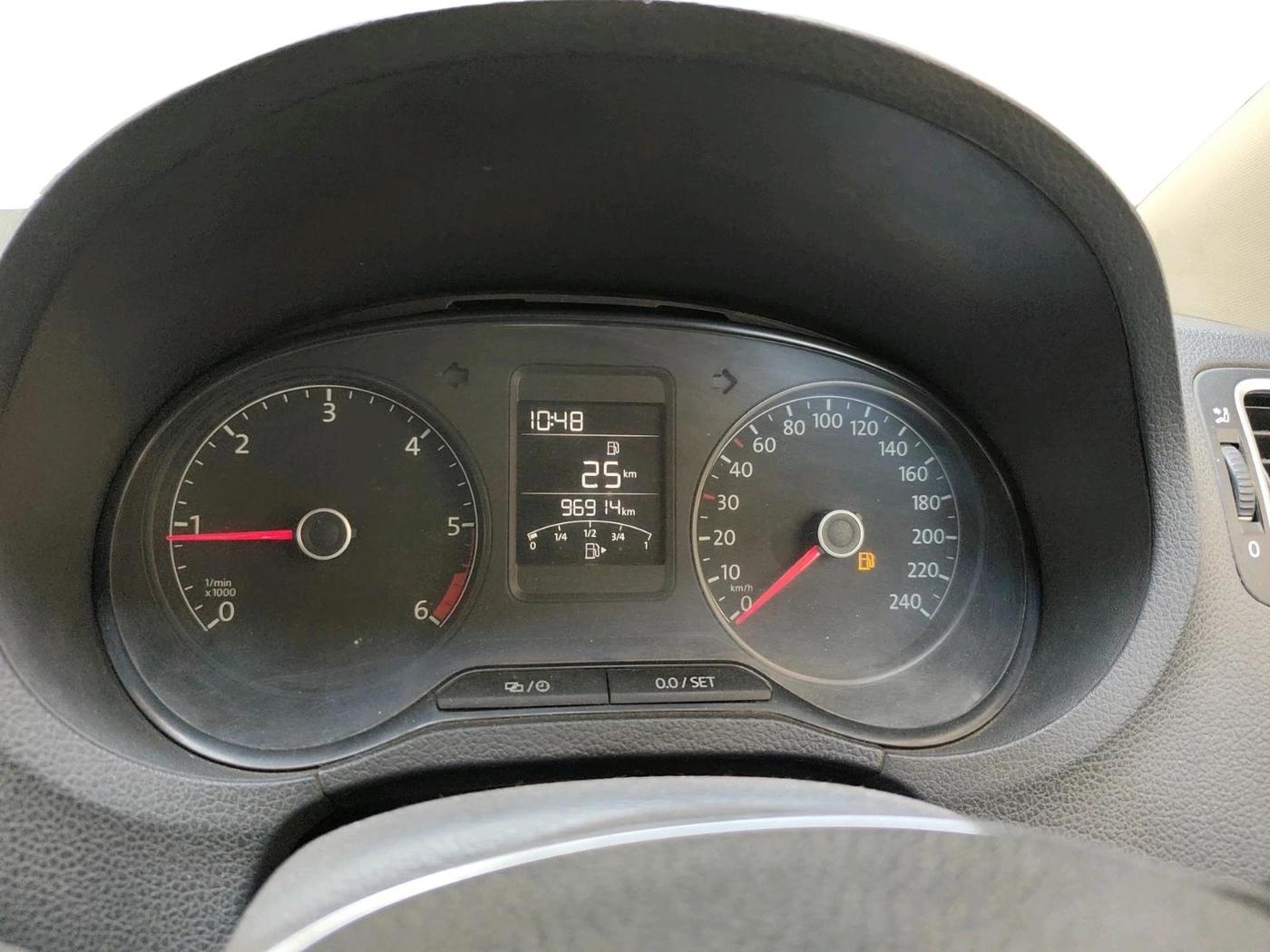 2015 Volkswagen Polo HIGHLINE1.5L, Diesel, Manual, 96,914 km, interior