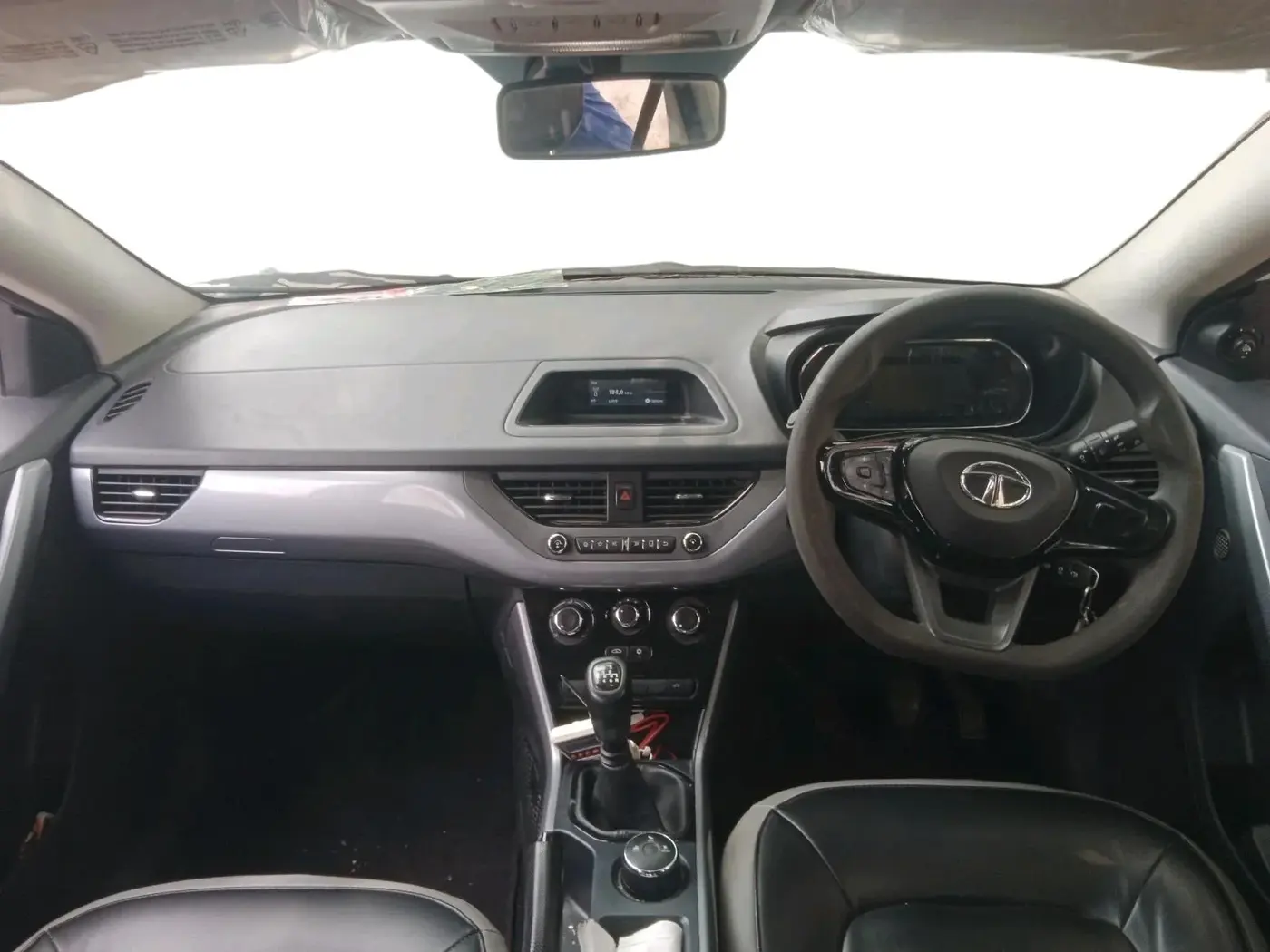 2021 Tata NEXON XM SUNROOF PETROL, Petrol, Manual, 68,000 km, interior