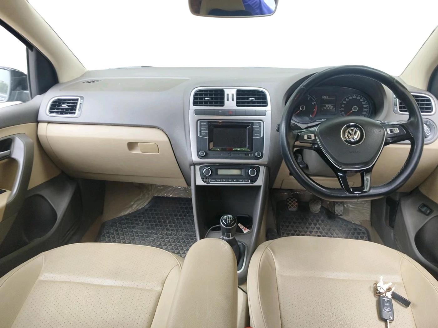 2016 Volkswagen Vento HIGHLINE 1.6 MPI, Petrol, Manual, 70,165 km, interior