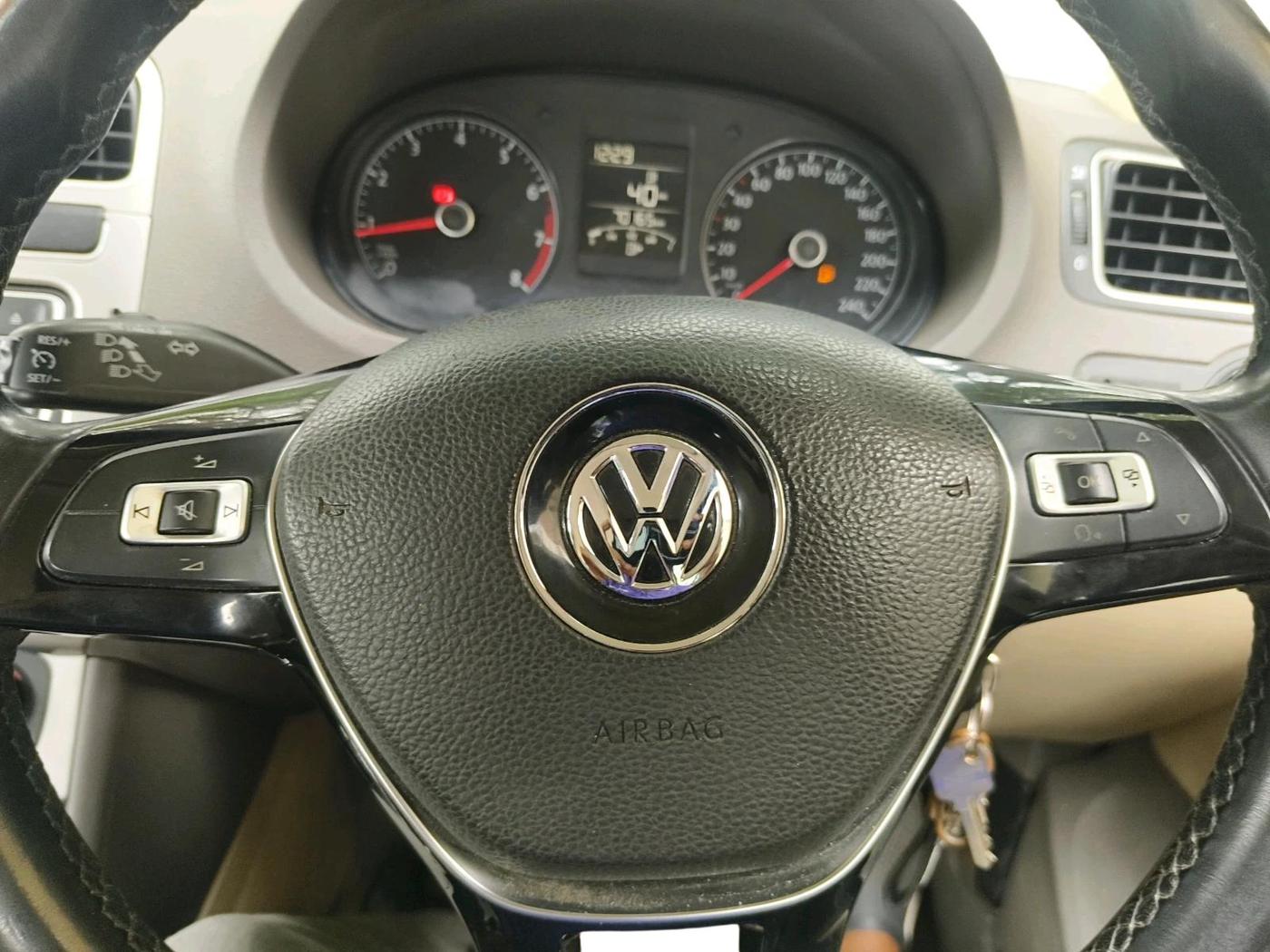 2016 Volkswagen Vento HIGHLINE 1.6 MPI, Petrol, Manual, 70,165 km, interior