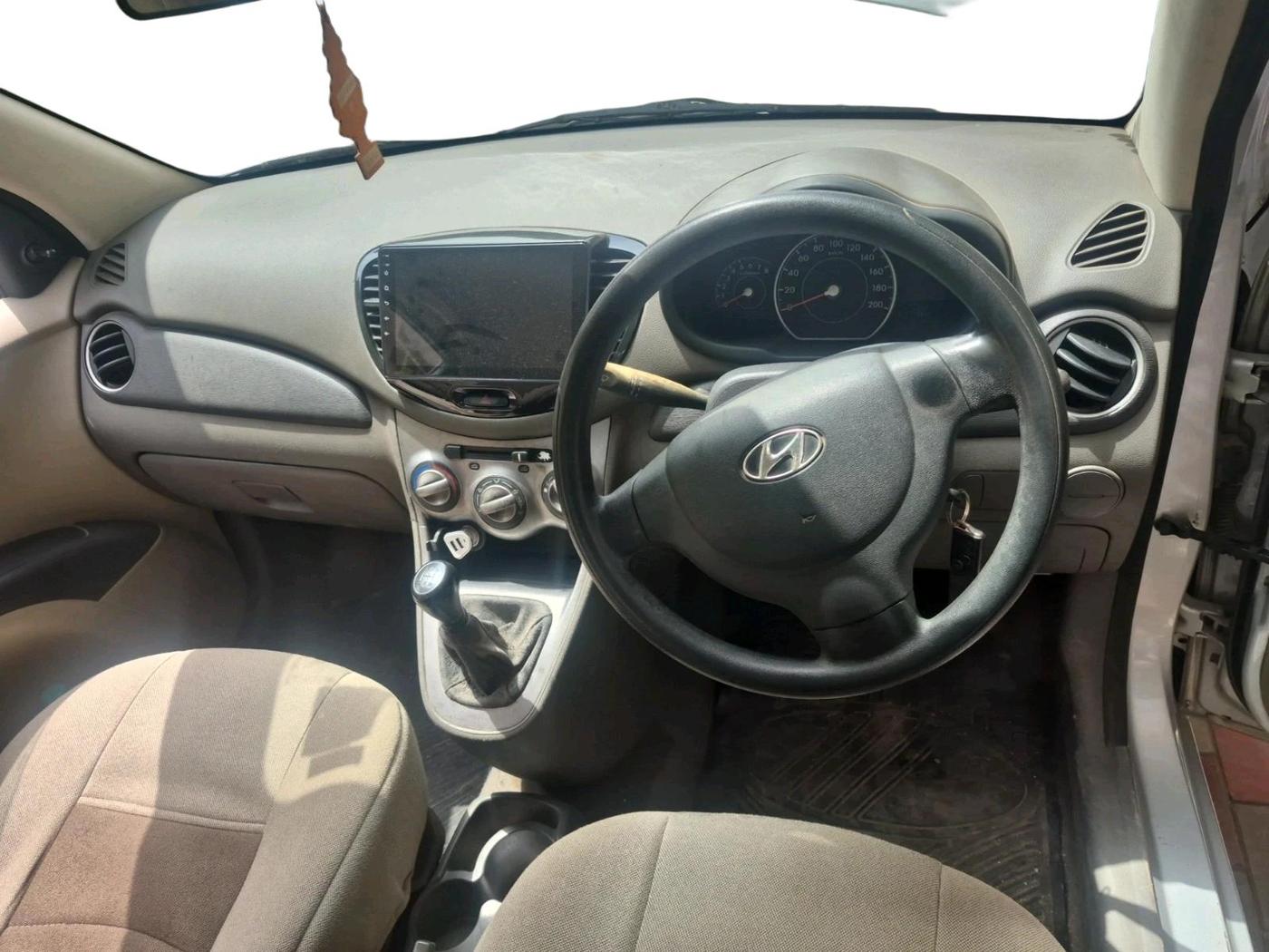 2014 Hyundai i10 MAGNA 1.1, Petrol, Manual, 1,49,647 km, interior