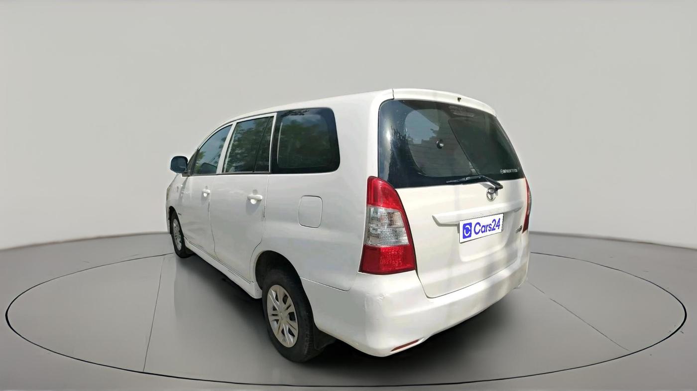 2013 Toyota Innova 2.5 GX 8 STR, Diesel, Manual, 1,67,934 km, exterior