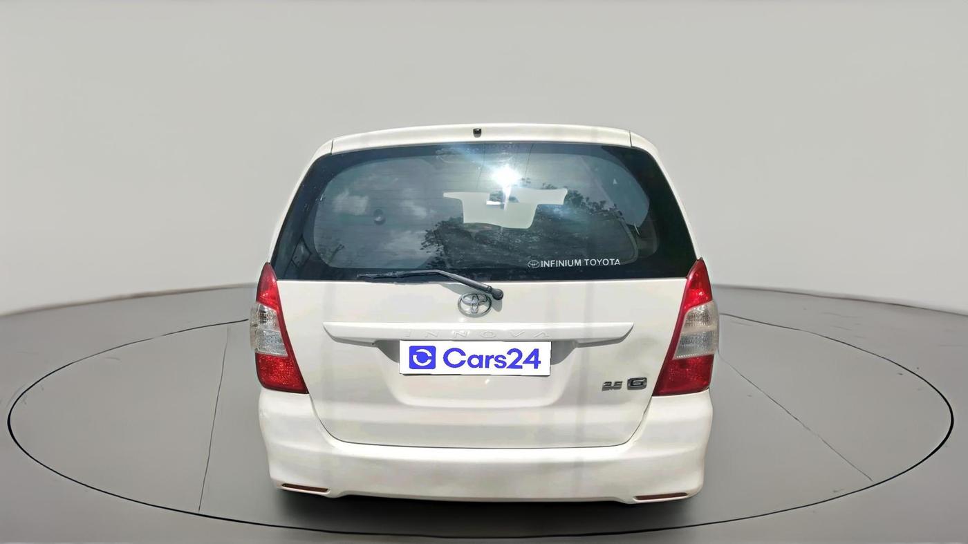 2013 Toyota Innova 2.5 GX 8 STR, Diesel, Manual, 1,67,934 km, exterior