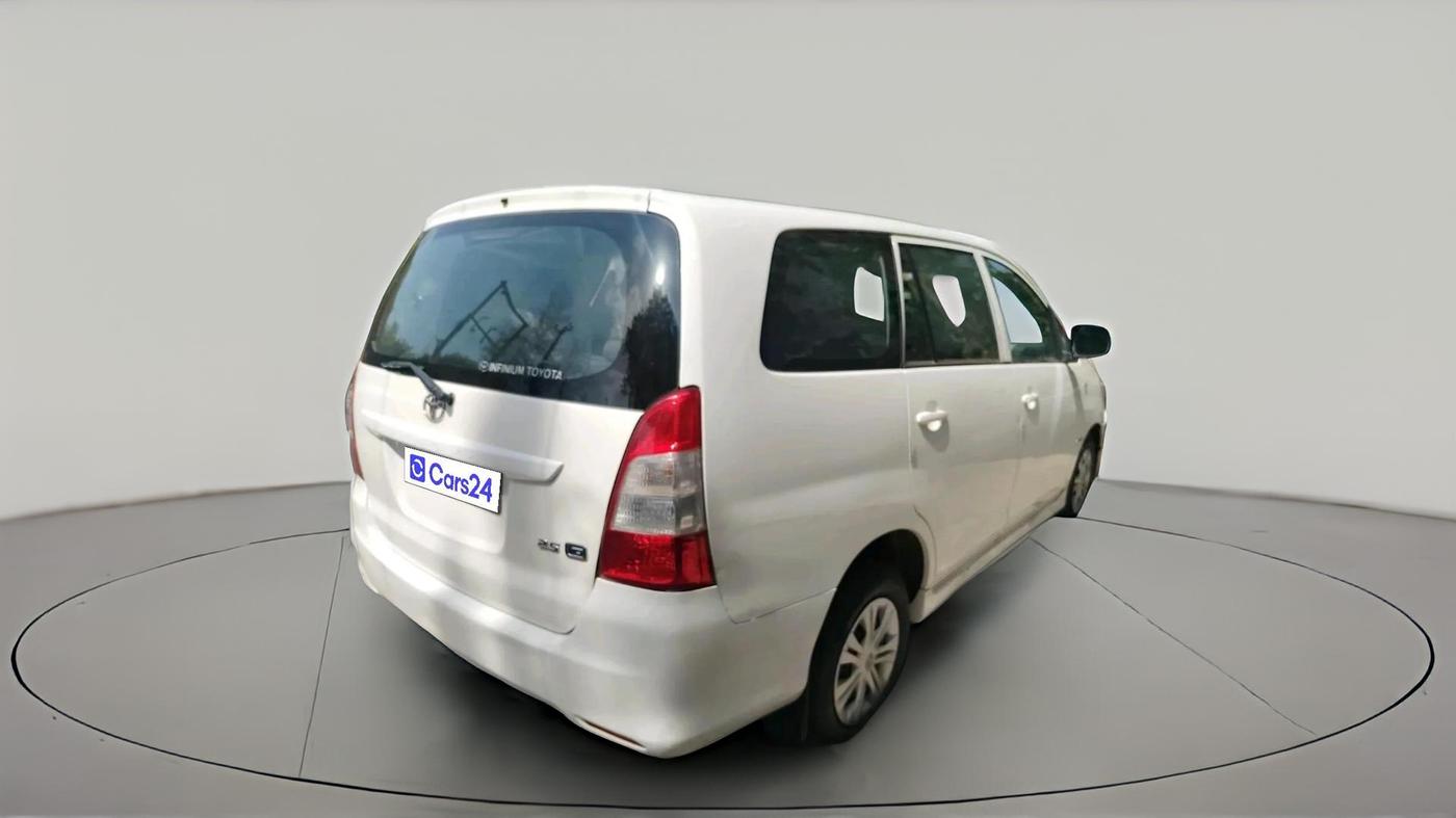 2013 Toyota Innova 2.5 GX 8 STR, Diesel, Manual, 1,67,934 km, exterior
