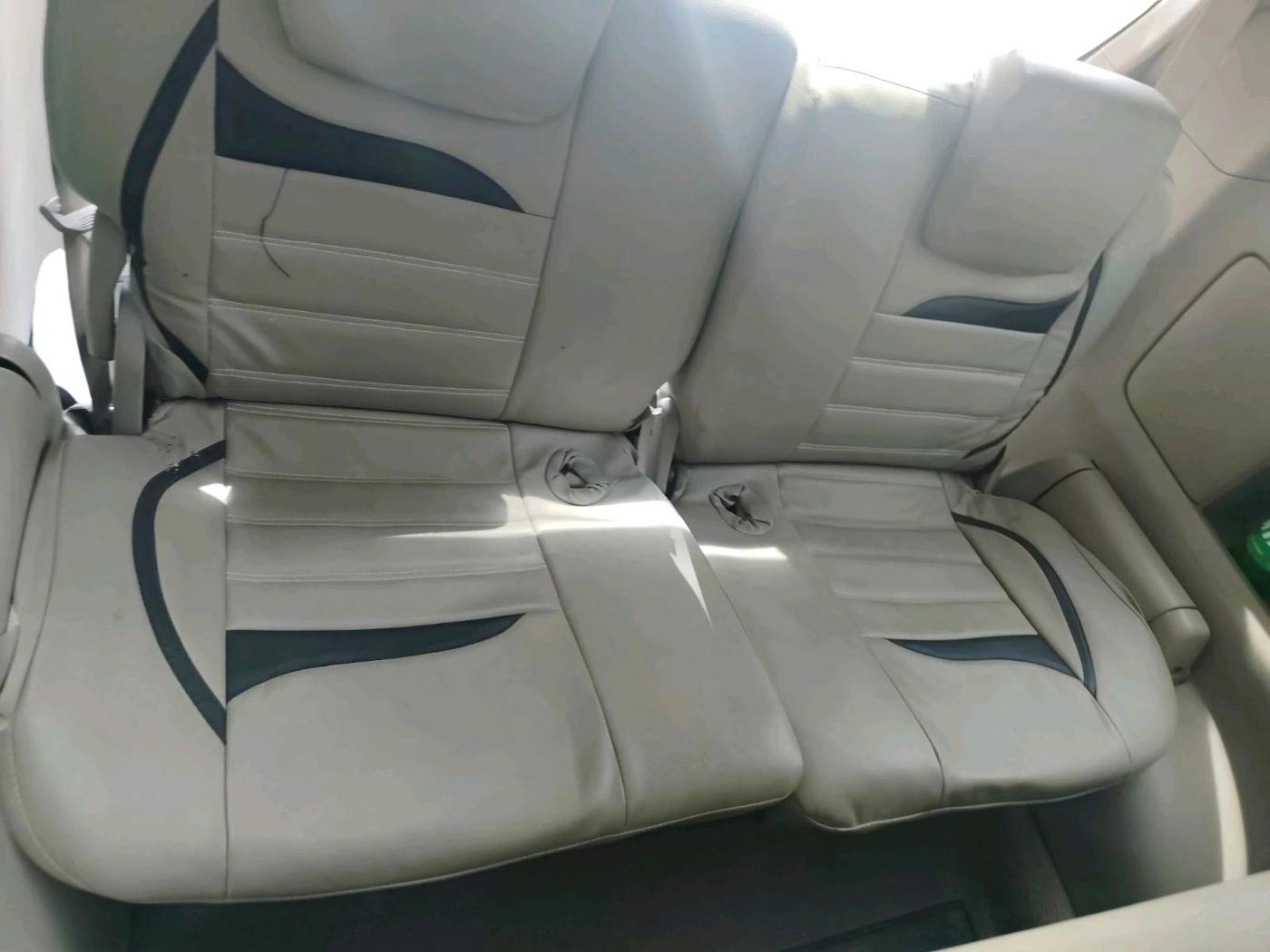 2013 Toyota Innova 2.5 GX 8 STR, Diesel, Manual, 1,67,934 km, interior