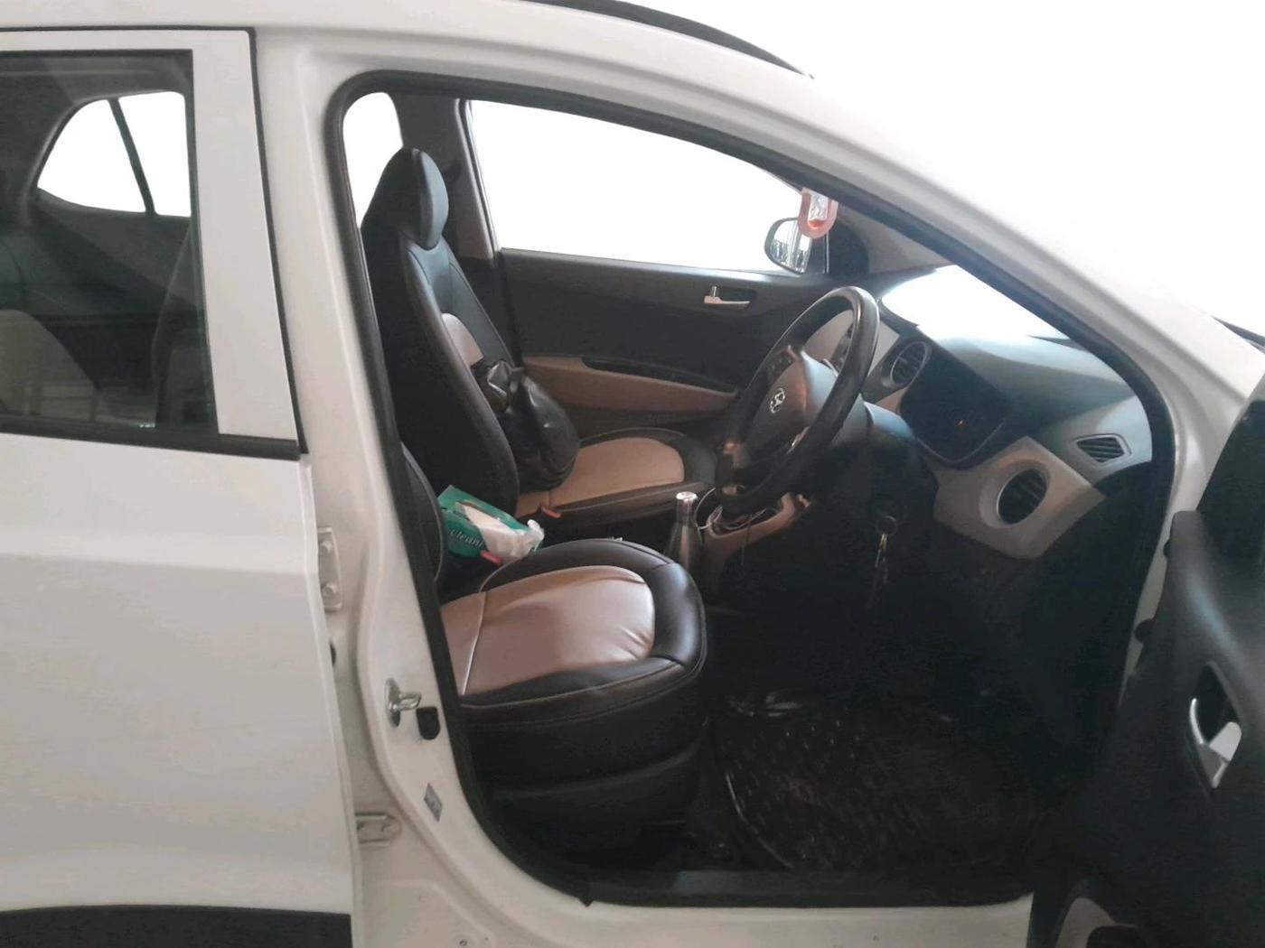 2018 Hyundai Grand i10 SPORTZ 1.2 KAPPA VTVT, Petrol, Manual, 1,06,775 km, interior