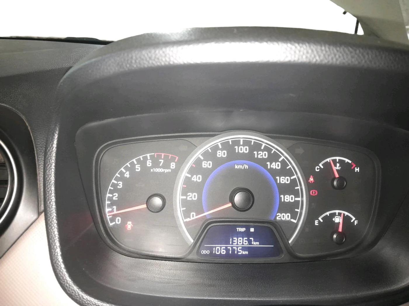 2018 Hyundai Grand i10 SPORTZ 1.2 KAPPA VTVT, Petrol, Manual, 1,06,775 km, interior