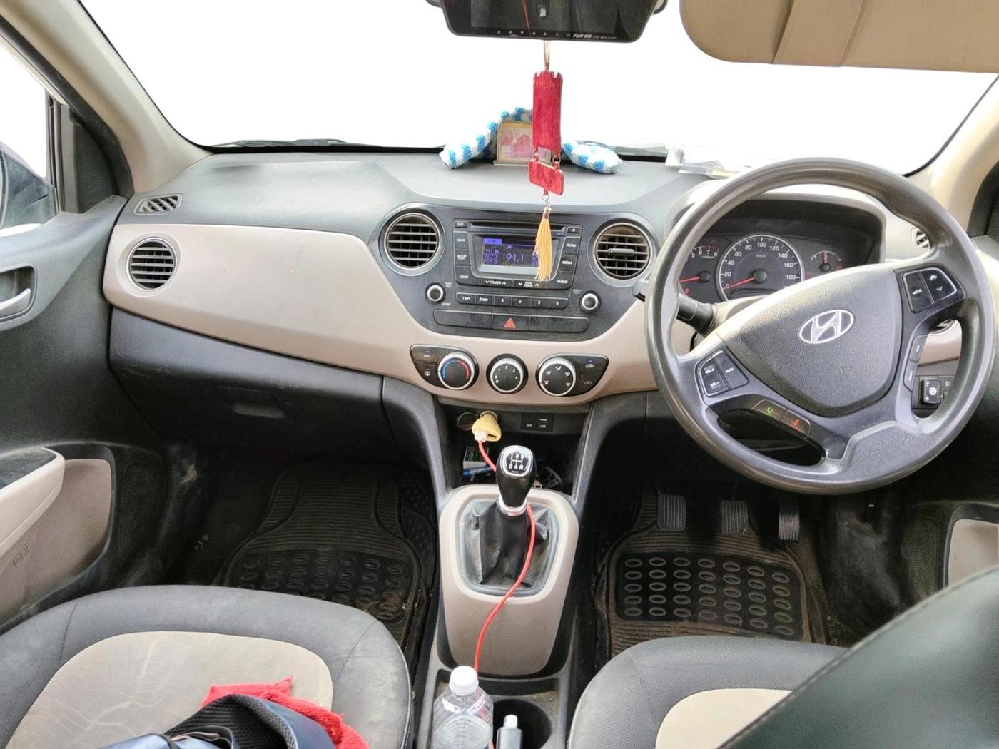 2016 Hyundai Grand i10 SPORTZ 1.2 KAPPA VTVT, CNG, Manual, 1,97,397 km, interior