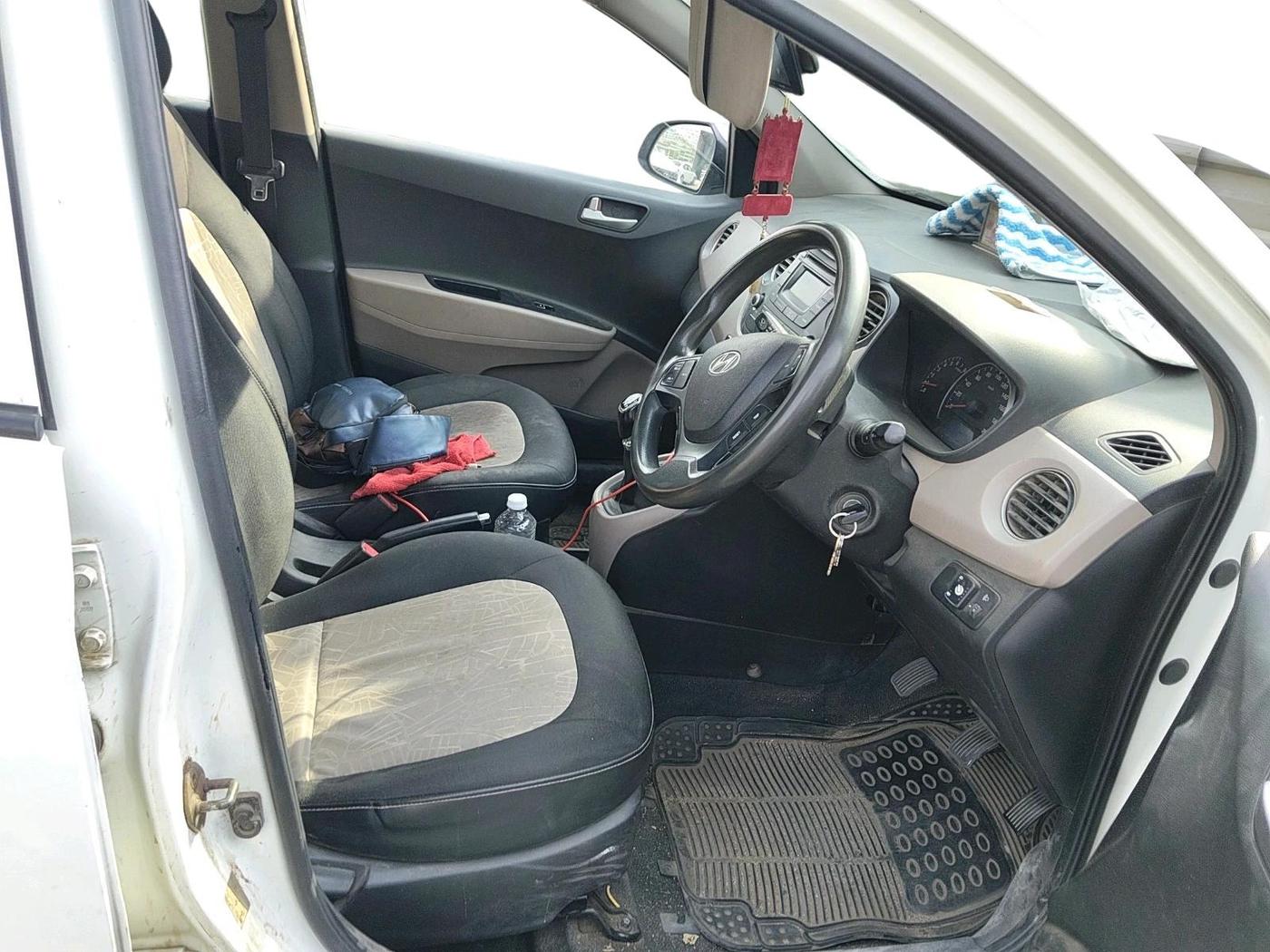 2016 Hyundai Grand i10 SPORTZ 1.2 KAPPA VTVT, CNG, Manual, 1,97,397 km, interior
