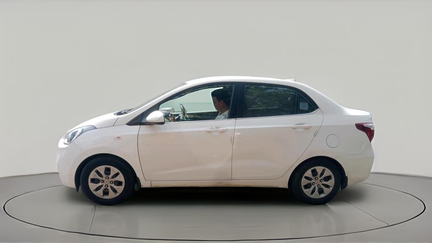 2018 Hyundai Xcent E+, CNG, Manual, 1,04,705 km, exterior