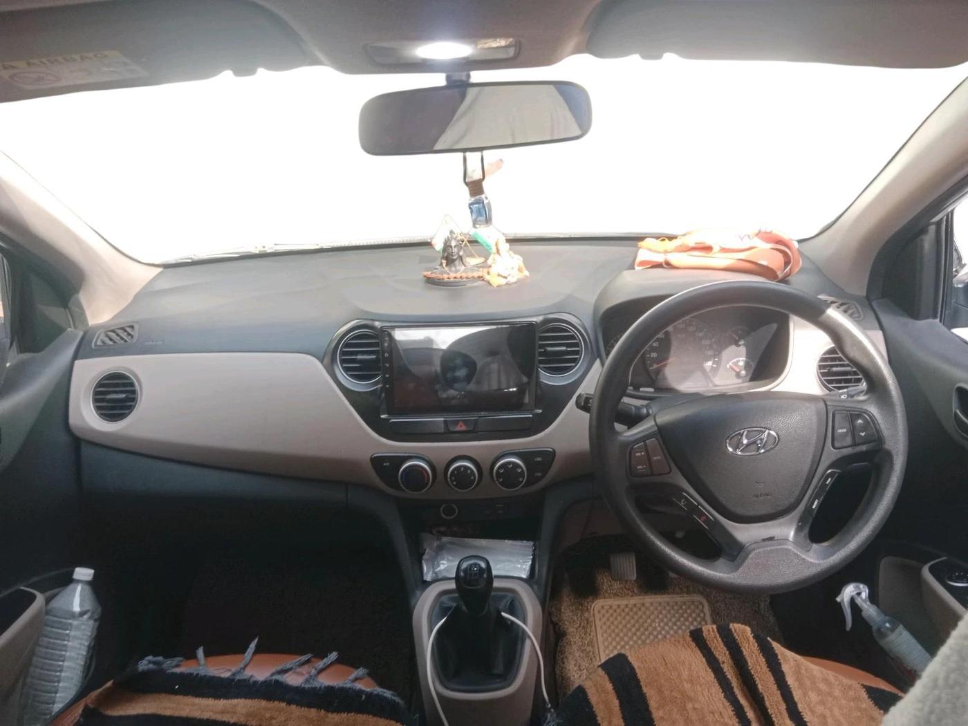 2018 Hyundai Xcent E+, CNG, Manual, 1,04,705 km, interior