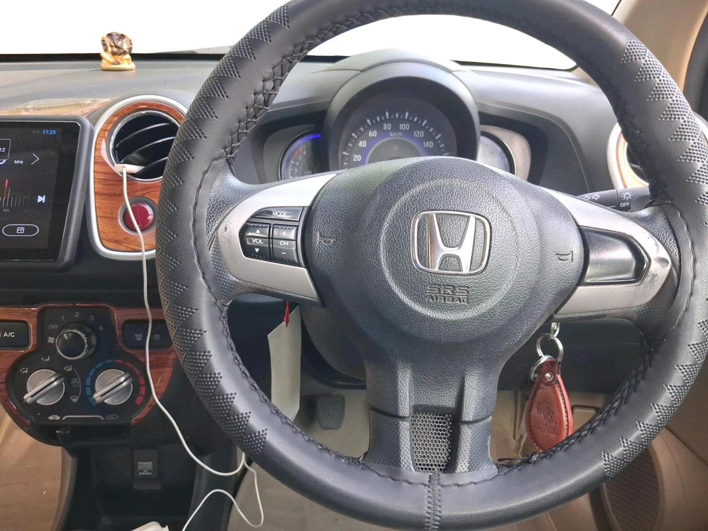 2015 Honda Mobilio 1.5L I-VTEC V, Petrol, Manual, 1,29,764 km, interior