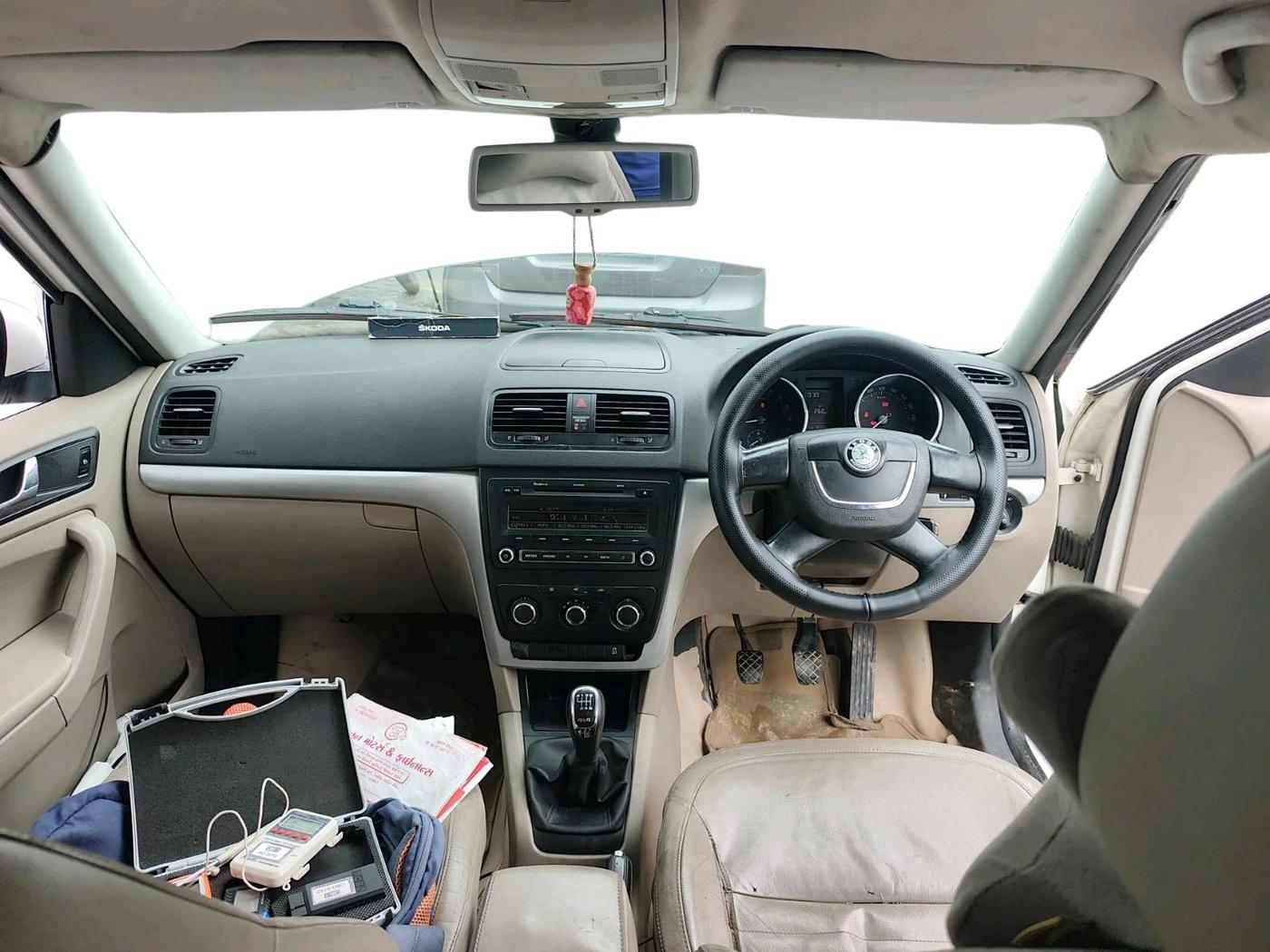 2011 Skoda Yeti ACTIVE 2.0 TDI CR 4X2, Diesel, Manual, 2,76,775 km, interior