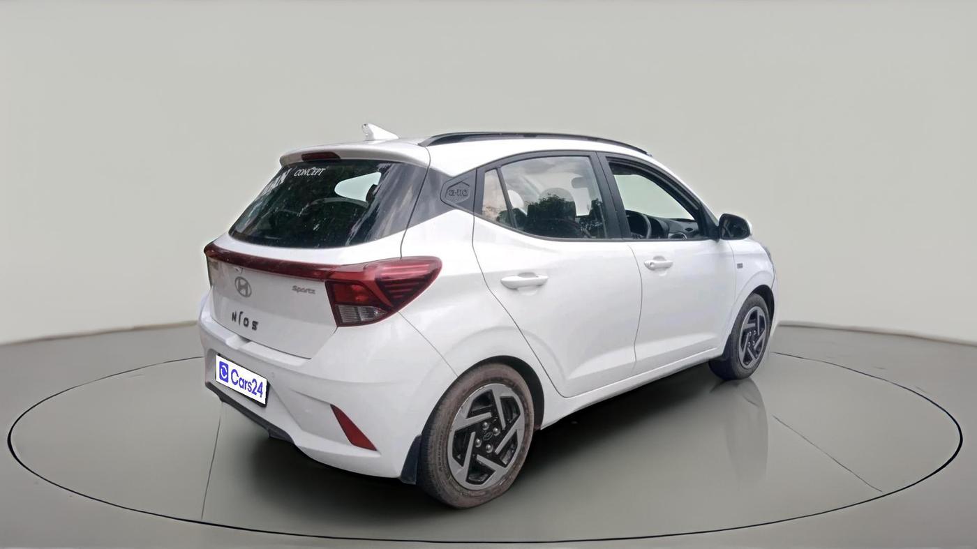 2024 Hyundai GRAND I10 NIOS SPORTZ AMT 1.2 KAPPA VTVT, CNG, Automatic, 26,611 km, exterior